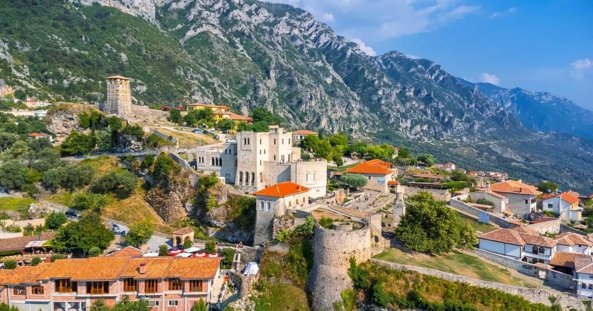 Ruta de senderismo por Krujë y Sari Salltik con comida completa de «zgarë»: desde Tirana