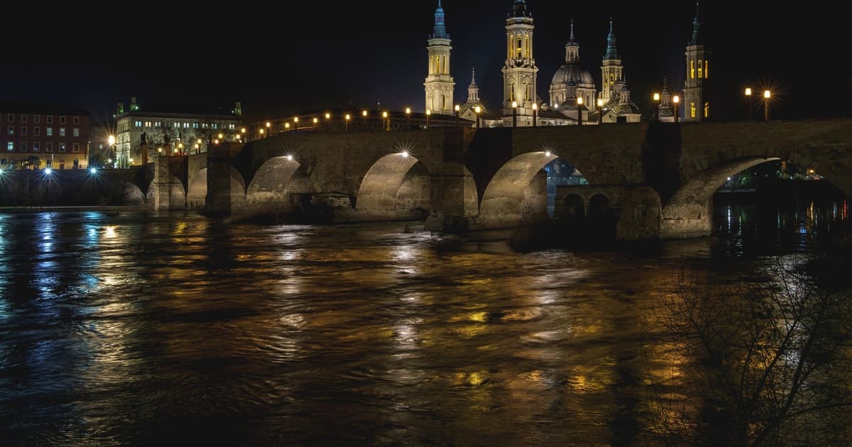 Zaragoza: tour nocturno de leyendas y fantasmas