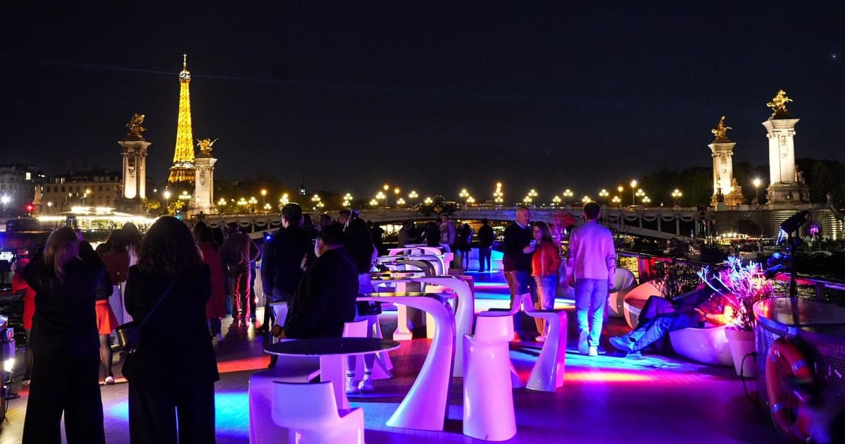 París: Cena Crucero Gastronómico por el Sena con Música en Directo