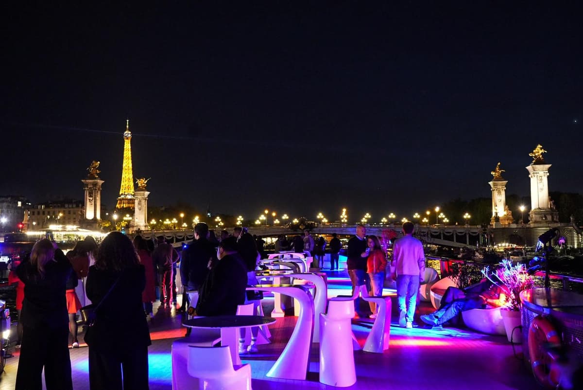 París: Cena Crucero Gastronómico por el Sena con Música en Directo