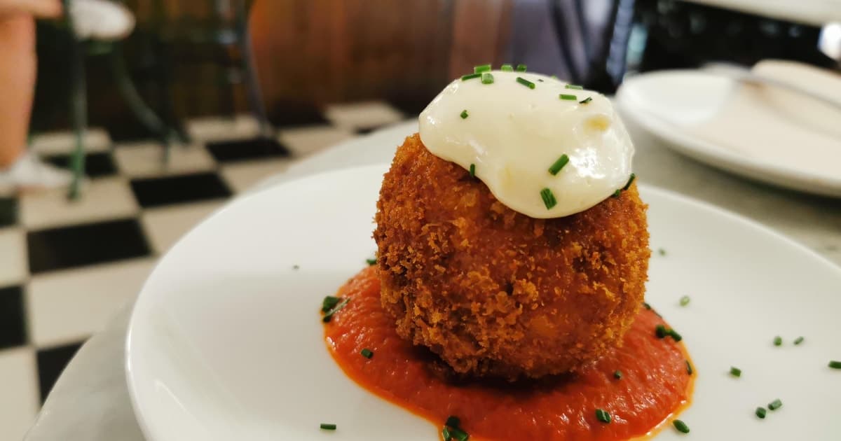 Barcelona: Tapas and Wine at the Hidden Bodegas Experience