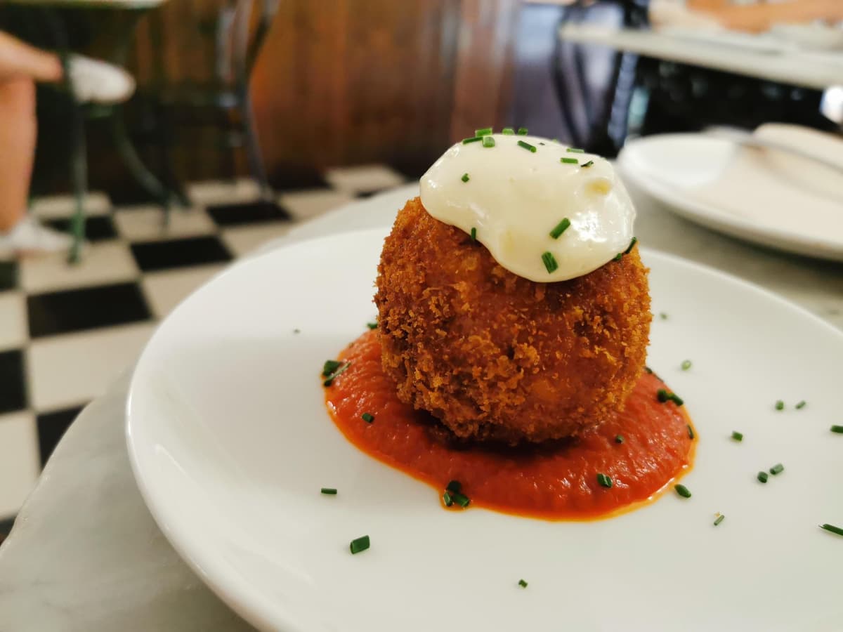 Barcelona: Tapas and Wine at the Hidden Bodegas Experience
