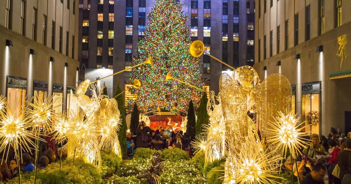 NYC: Guided Holiday Lights Night Tour by Open-top Bus