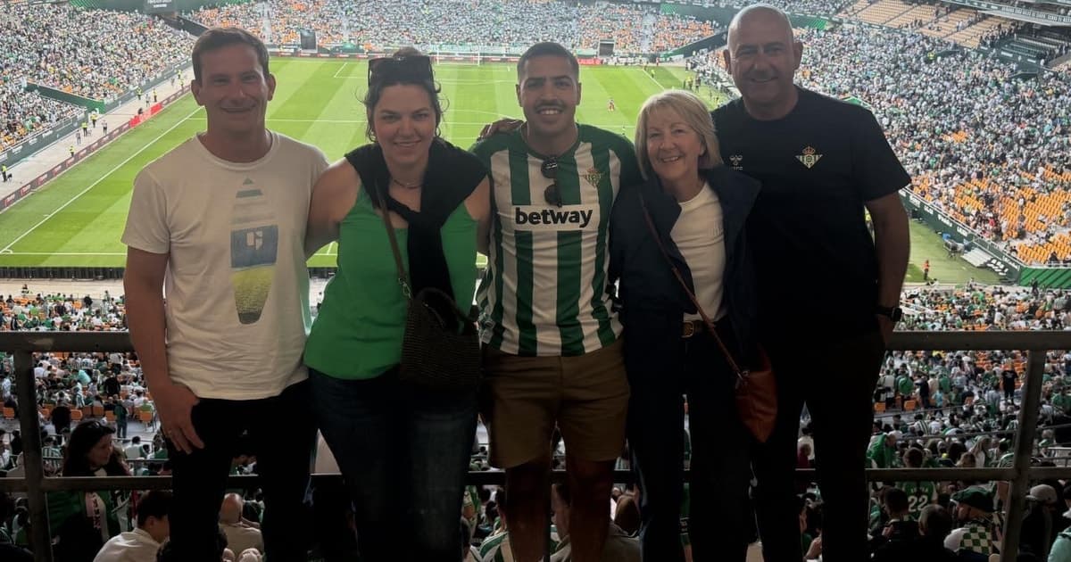 Vive en vivo y directo la atmósfera de un partido de fútbol entre el Sevilla y el Betis con LocalFan