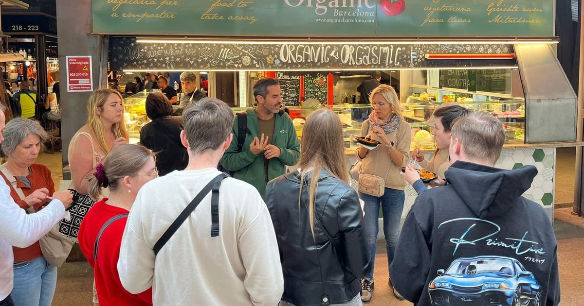 Barcelona: Comida callejera y tour turístico con mercado local