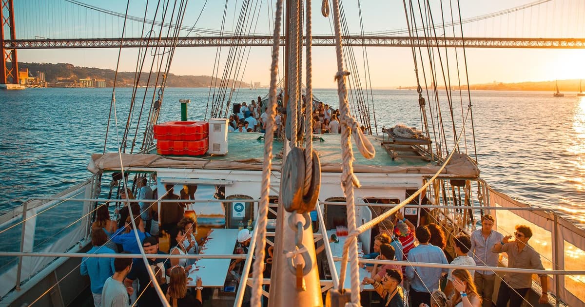 Lisbon Boat Party - Live DJ & Afterparty with VIP Club entry