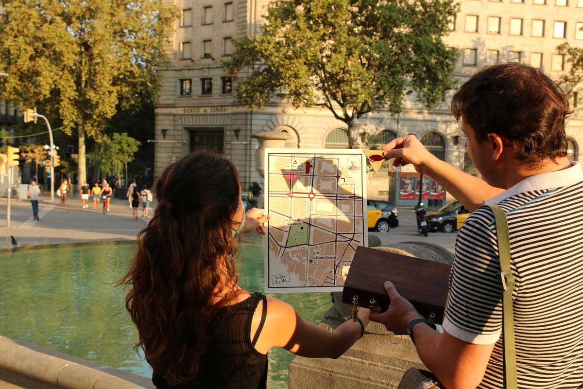 Barcelona: La búsqueda de la Piedra Serpiente. Búsqueda del tesoro por la ciudad.