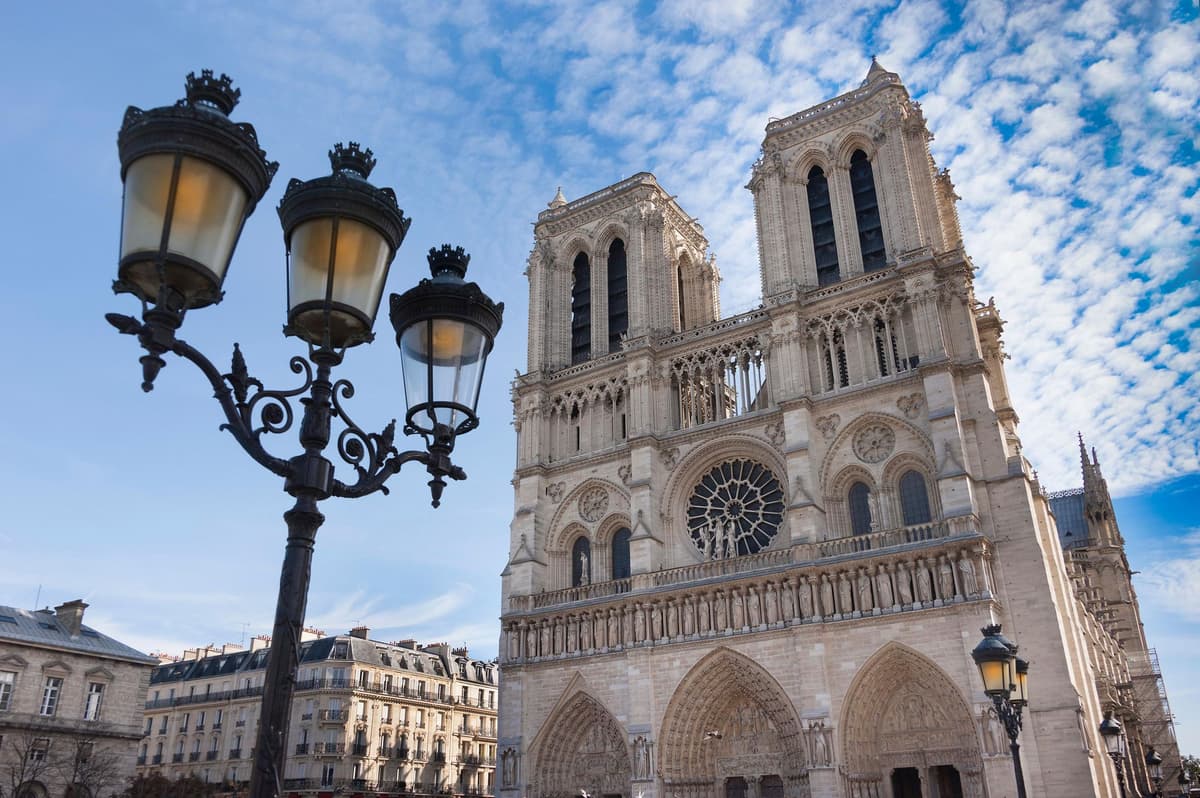 Lo esencial de París: tour por Notre-Dame con mejora de crucero por el Sena