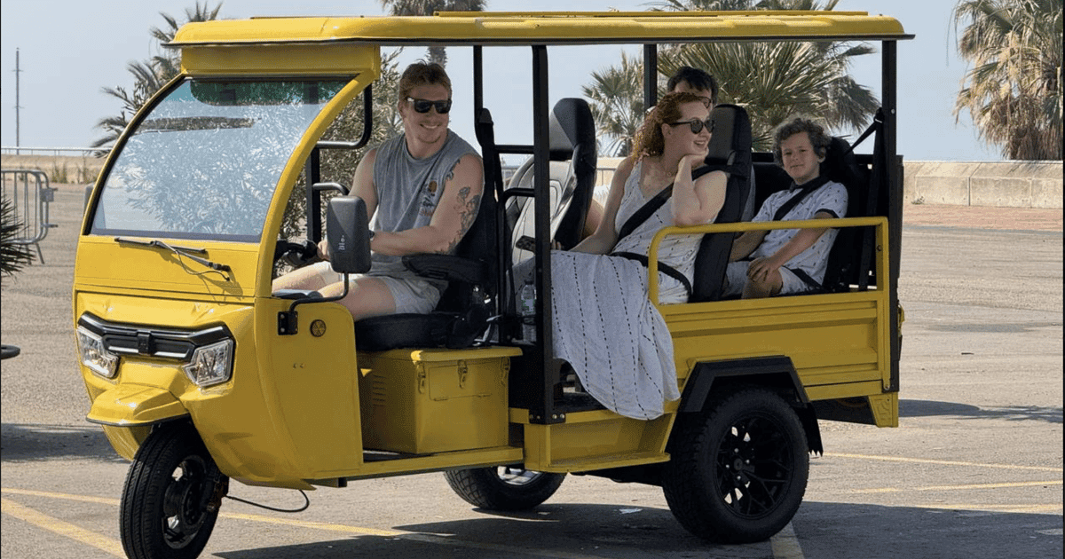 Barcelona: Family-Friendly Tuk-Tuk Tour with Driver
