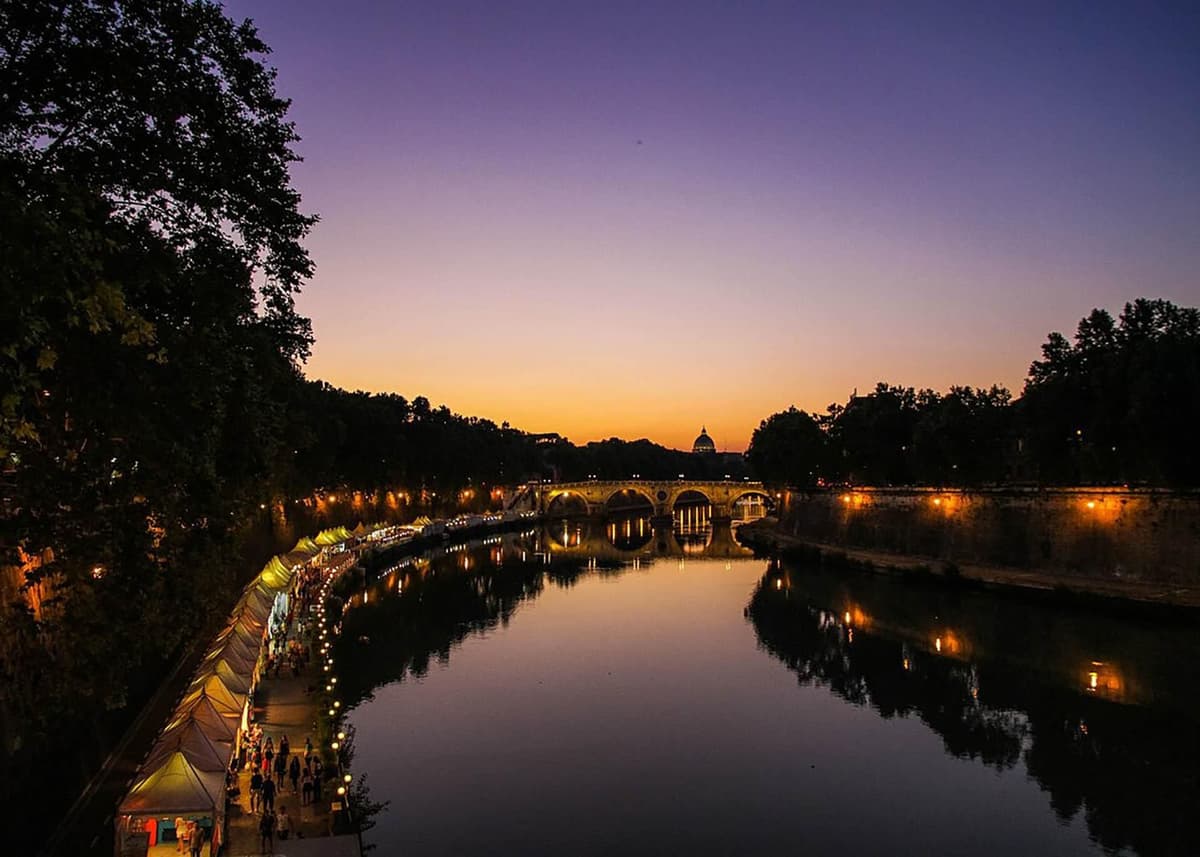 Explore Rome's Dark Past: Ghosts, Executions & Haunted Sites