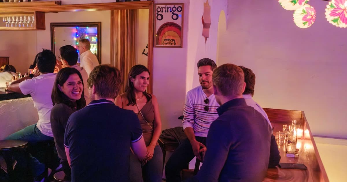 Guadalajara: Experiencia de tacos y cócteles en bares locales.