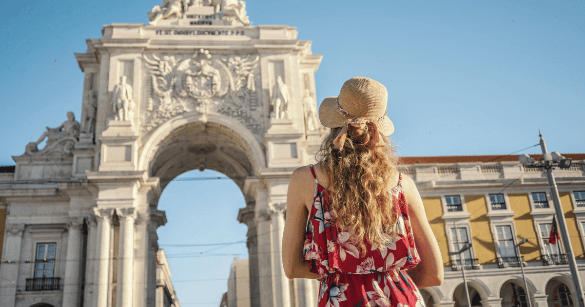 Private tour Lisbon on foot: Chiado to Alfama, Dutch guide.