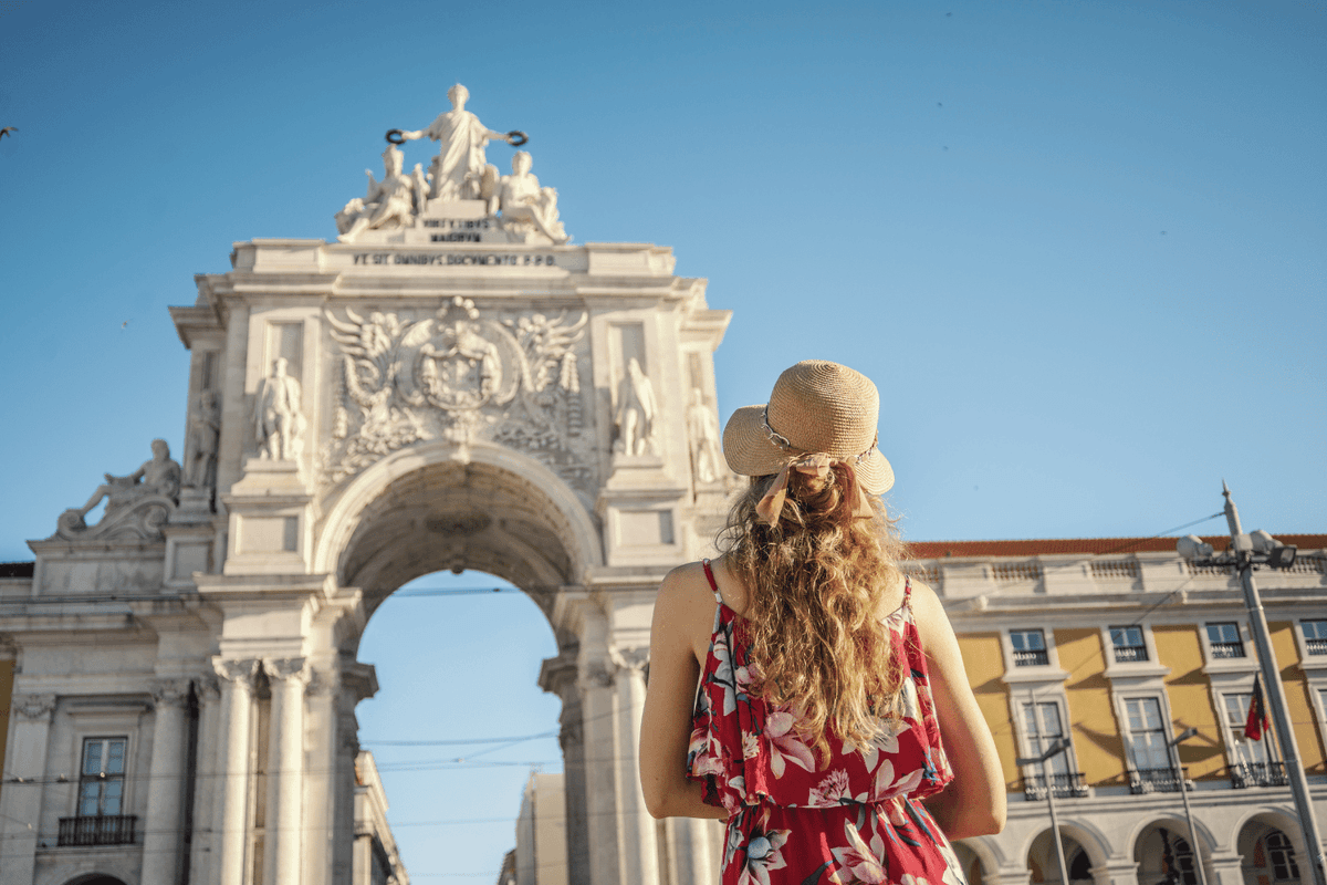 Private tour Lisbon on foot: Chiado to Alfama, Dutch guide.