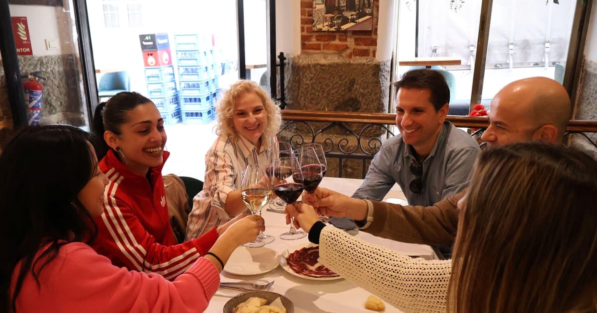 Madrid: Tapas & Wine Tour with Local Guide Small Group