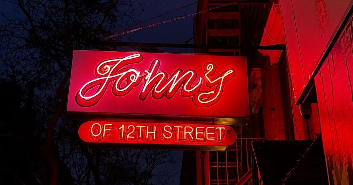 NYC: Mafia Experience and Local Food with NYPD Guide