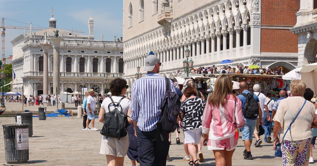 From Lake Garda: Full-Day Guided Group Tour of Venice
