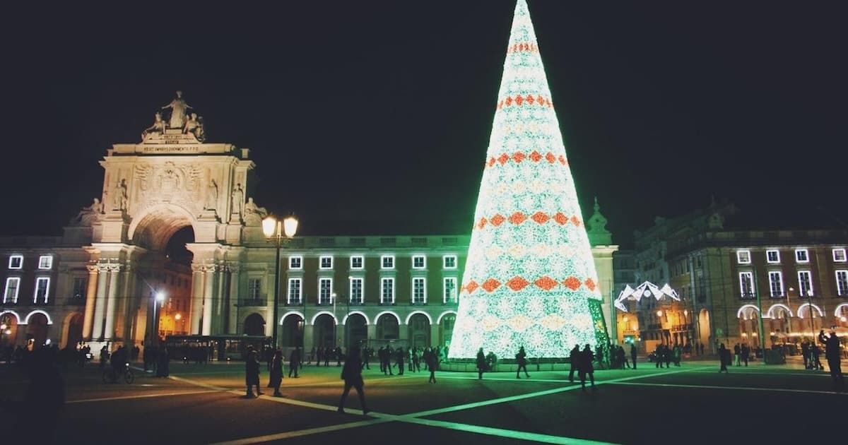 Lisbon: Private Christmas Lights Tour by Eco Tuk Tuk