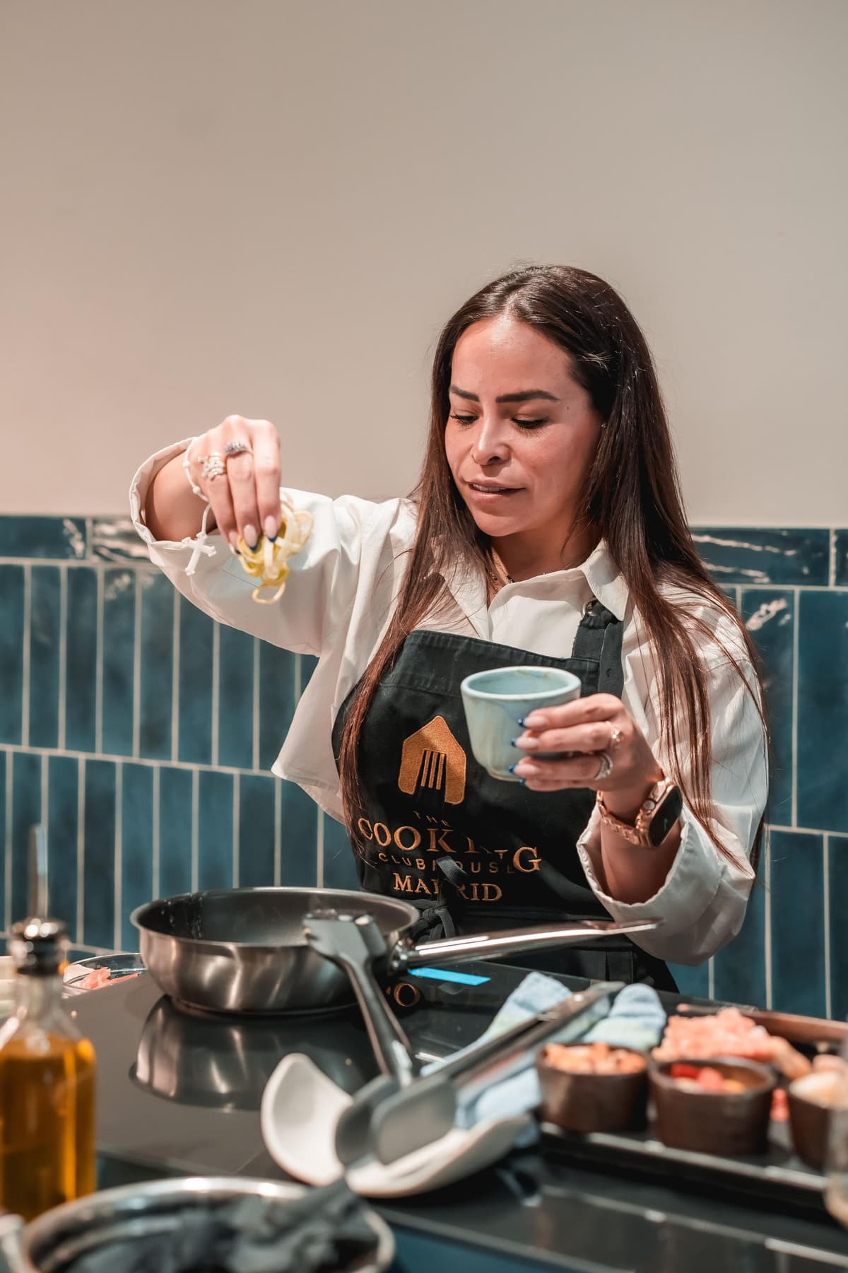 Madrid: Tapas Cooking Class with bottomless Wine Pairing
