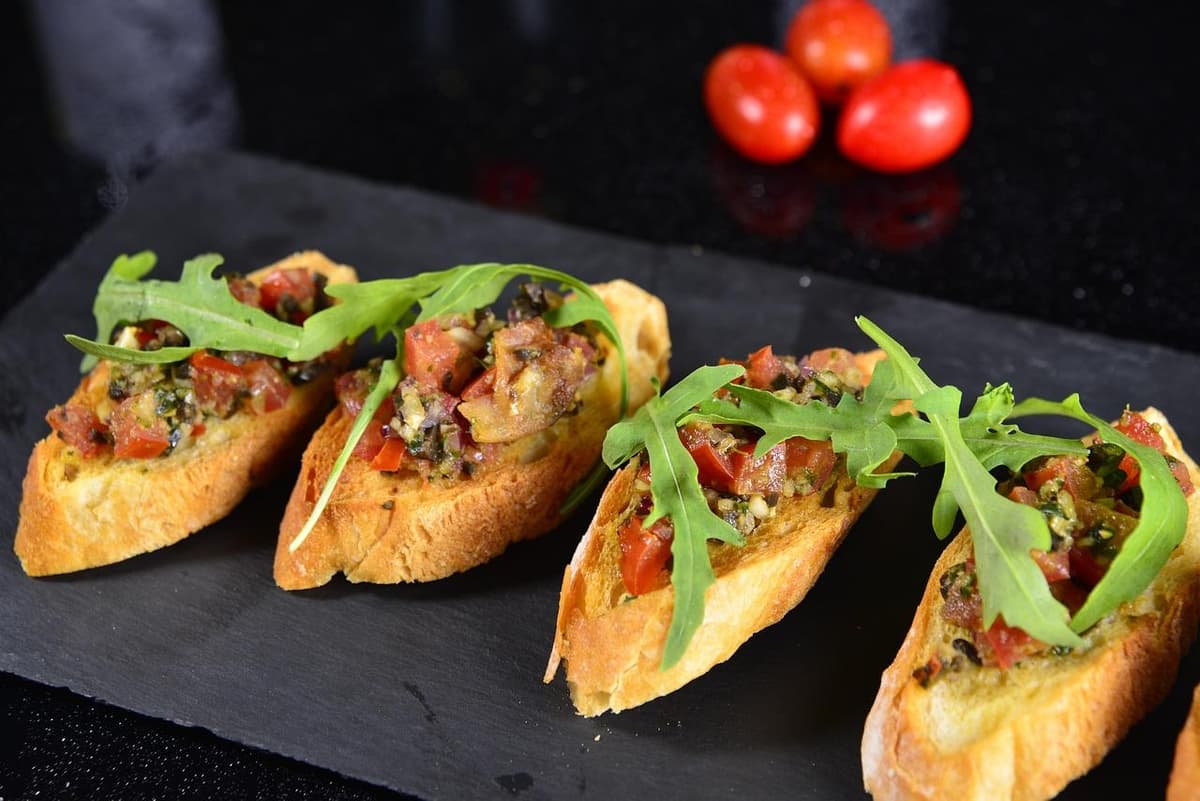 Seville: Authentic Tapas & Wine Tour with Local Expert