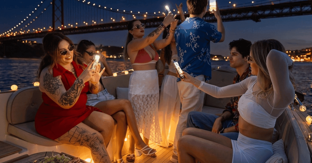 Lisbon Night Cozy Boat Cruise with Open Bar & Pizza