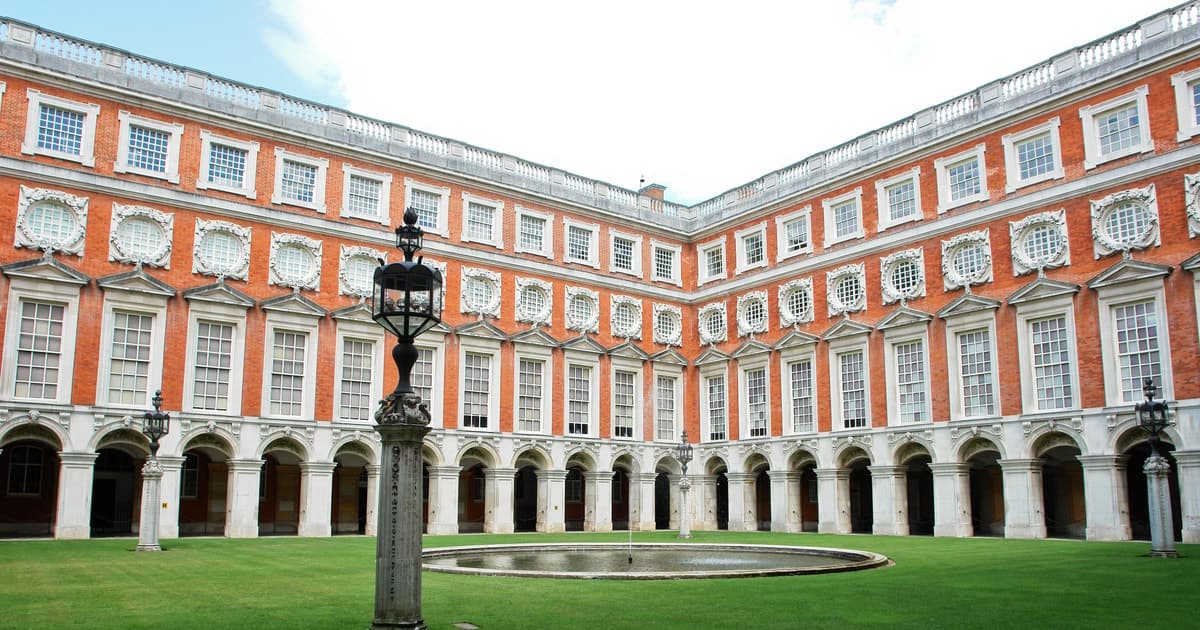 London: Hampton Court Palace and Windsor Castle Day Trip