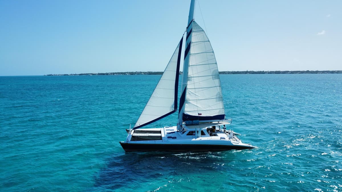 Bahamas: Swimming Pigs & Snorkeling Cruise with Lunch & Rum