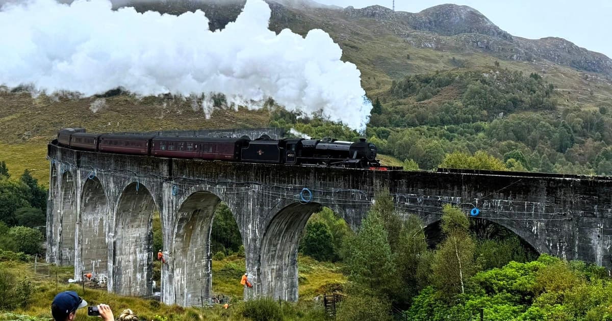From Edinburgh: Glenfinnan Viaduct, Glencoe & Highlands Tour