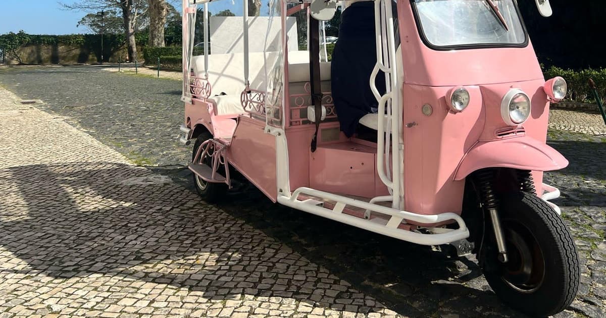 Sintra y Cascais Tour Privado en Tuktuk de Día Completo