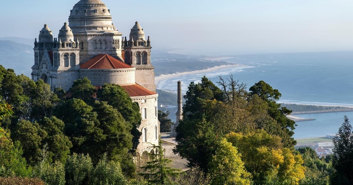 From Porto: Viana do Castelo, Braga and Guimarães Day Tour