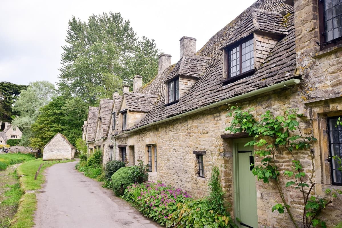 From London: Full-Day Cotswolds Villages Group Tour