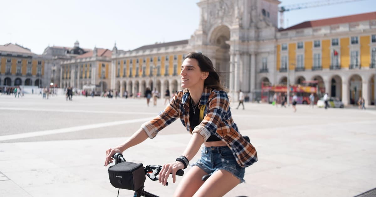 Lisbon: Hidden Neighborhoods Bike Tour with Photos