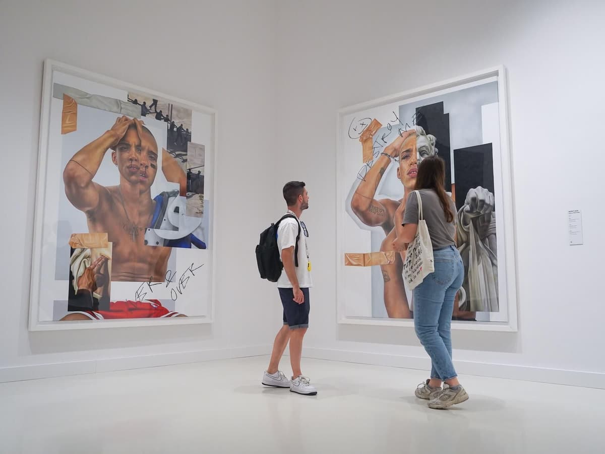 Barcelona: Hop-On Hop-Off Bus and Moco Museum Ticket
