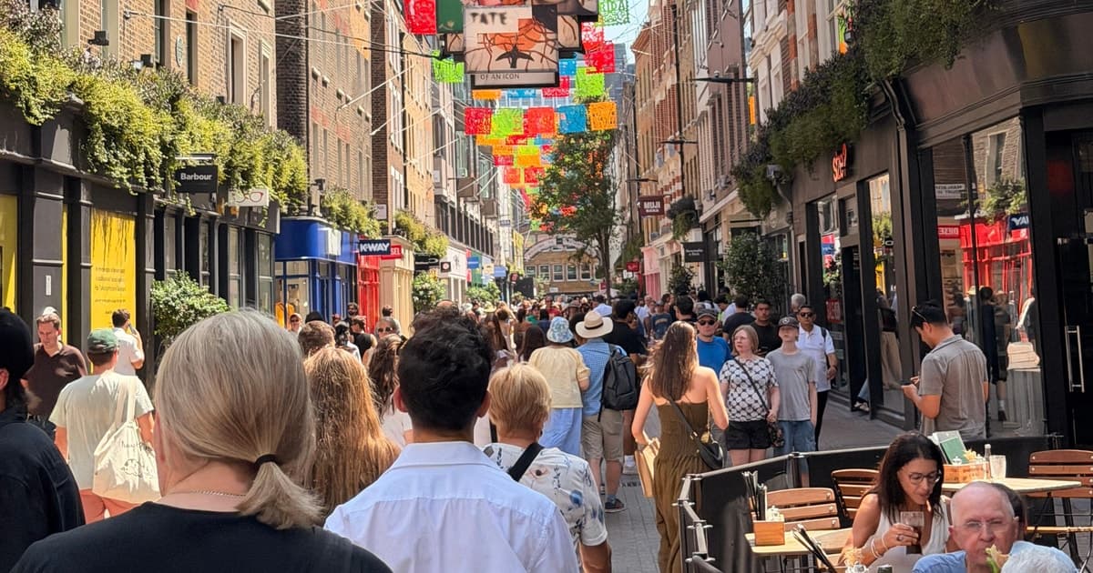 Soho sightseeing tour: English history, music and culture