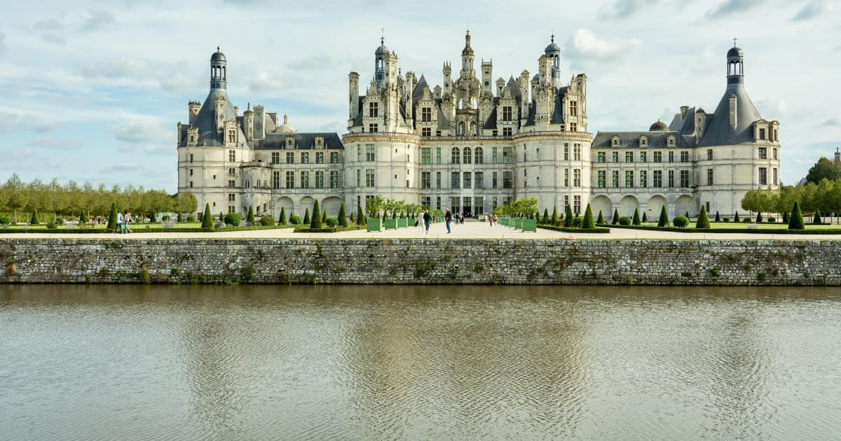 Loire Valley Premium Day Trip: Blois, Chambord, Wine