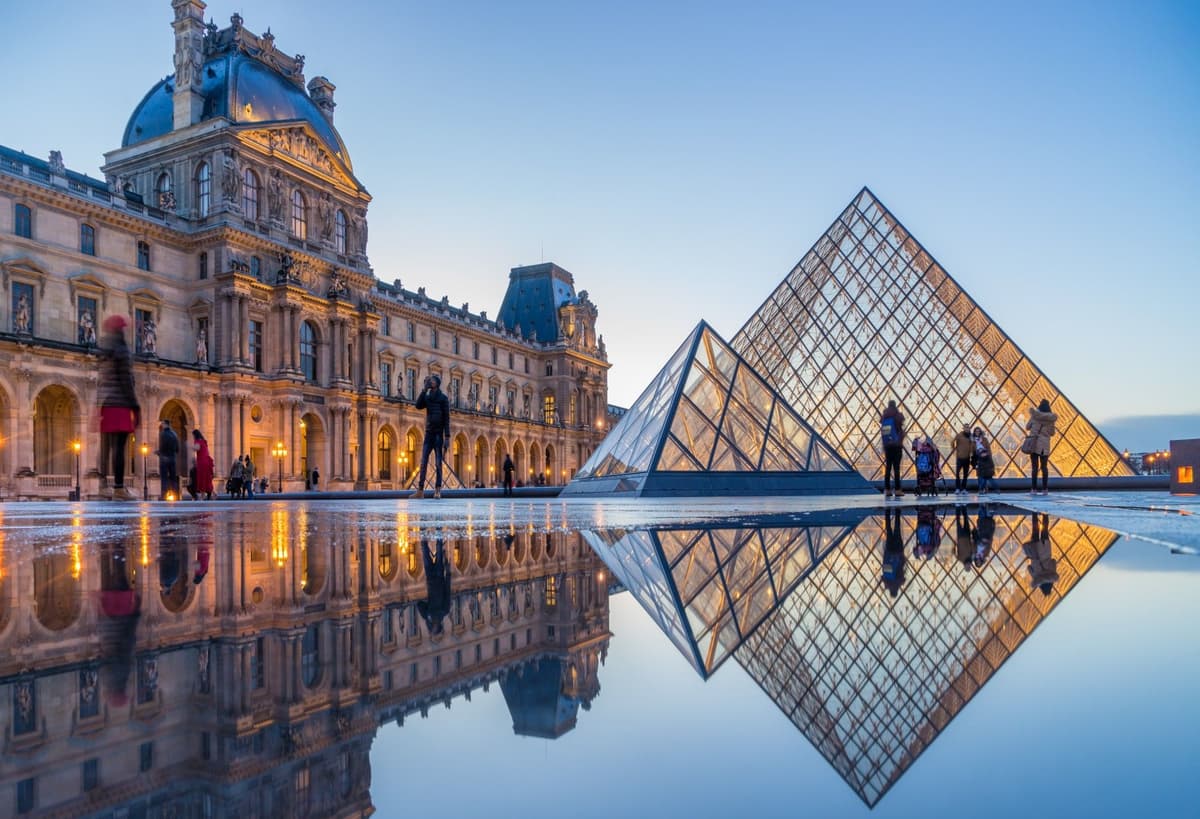 French Wine and Wine Bars in Paris Self-Guided Tour Booklet