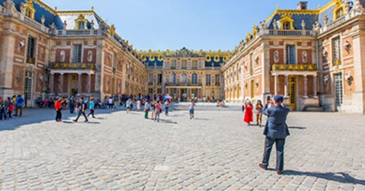 Excursion from Paris to Versailles Palace by Tootbus