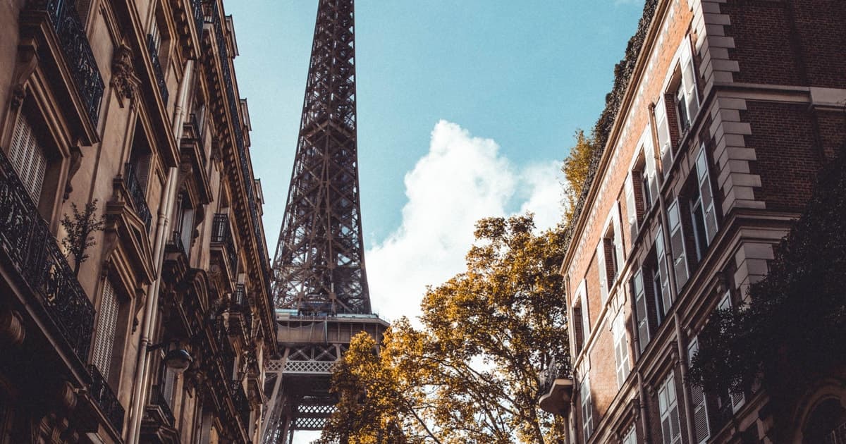 Paris: Eiffel Tower Entry Ticket with Host