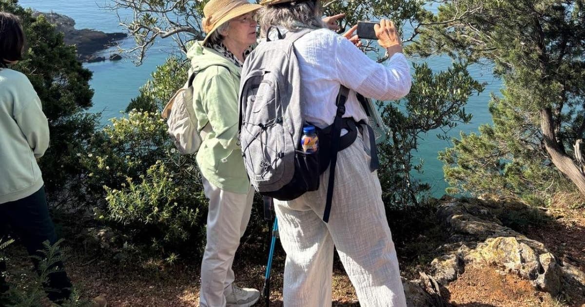 Lisbon: Arrábida Natural Park Guided Hike: Beautiful Bays