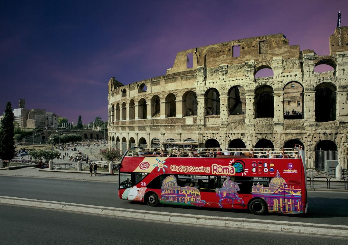 Roma: Visita Nocturna en Autobús Descapotable