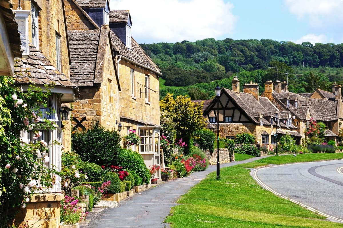 From London: The Cotswolds Day Trip with Lunch