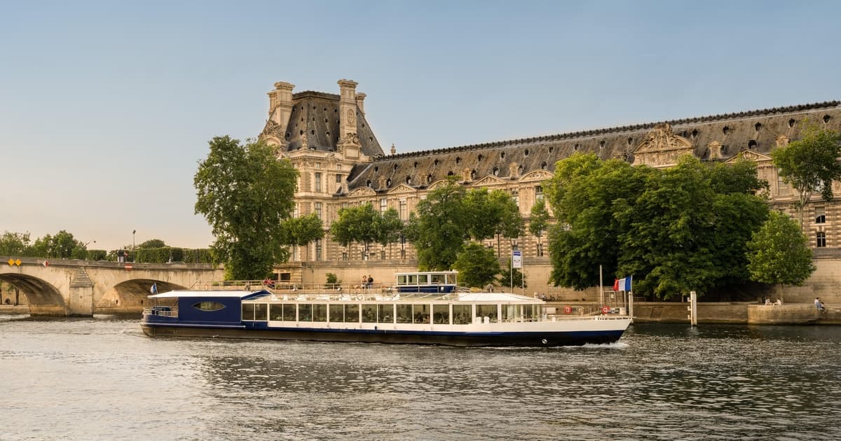 París: Cena Crucero por el Sena con Vistas Panorámicas