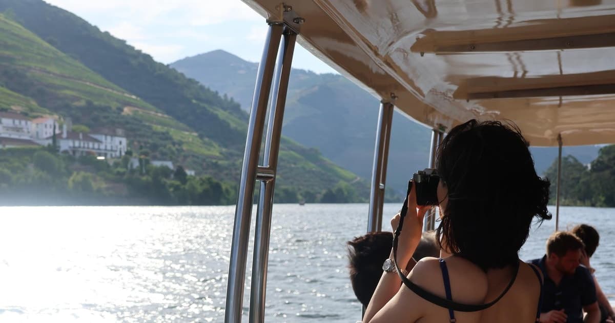 DOURO VALLEY: Half-Day w/ Brunch, Tastings & Scenic Cruise