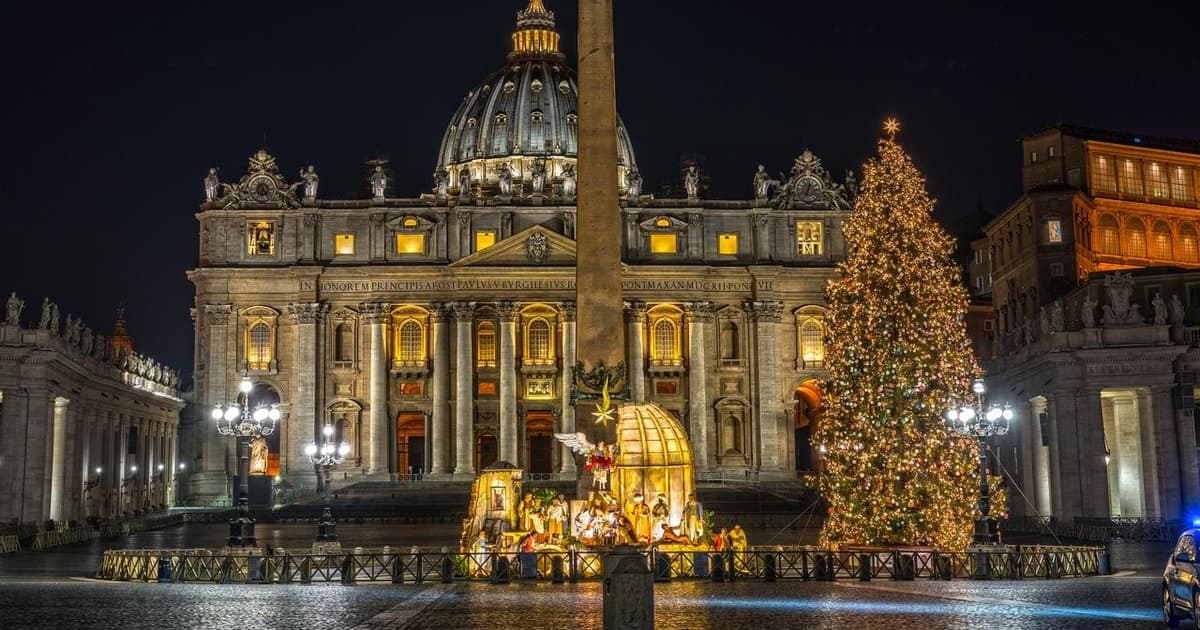 Rome: Christmas Lights Night Tour with Live Guide