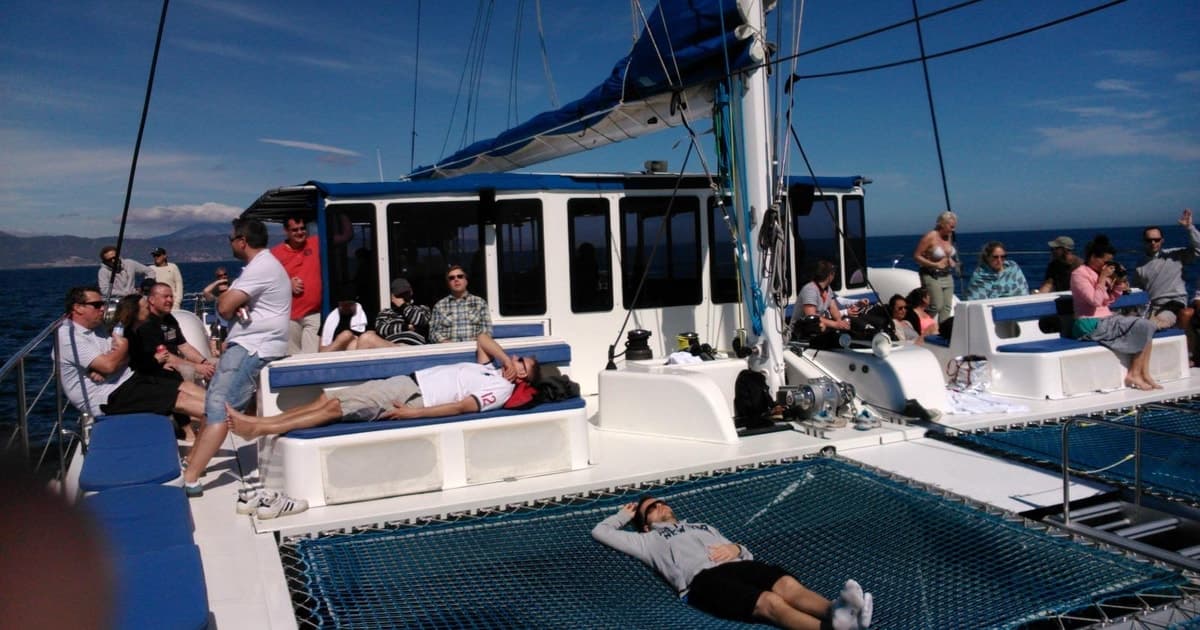 Barcelona: Crucero AFTERWORK en catamarán con música y bebidas