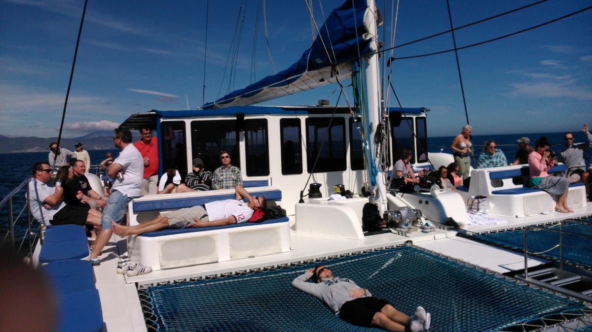 Barcelona: AFTERWORK Catamaran Cruise w/ Music & Drinks