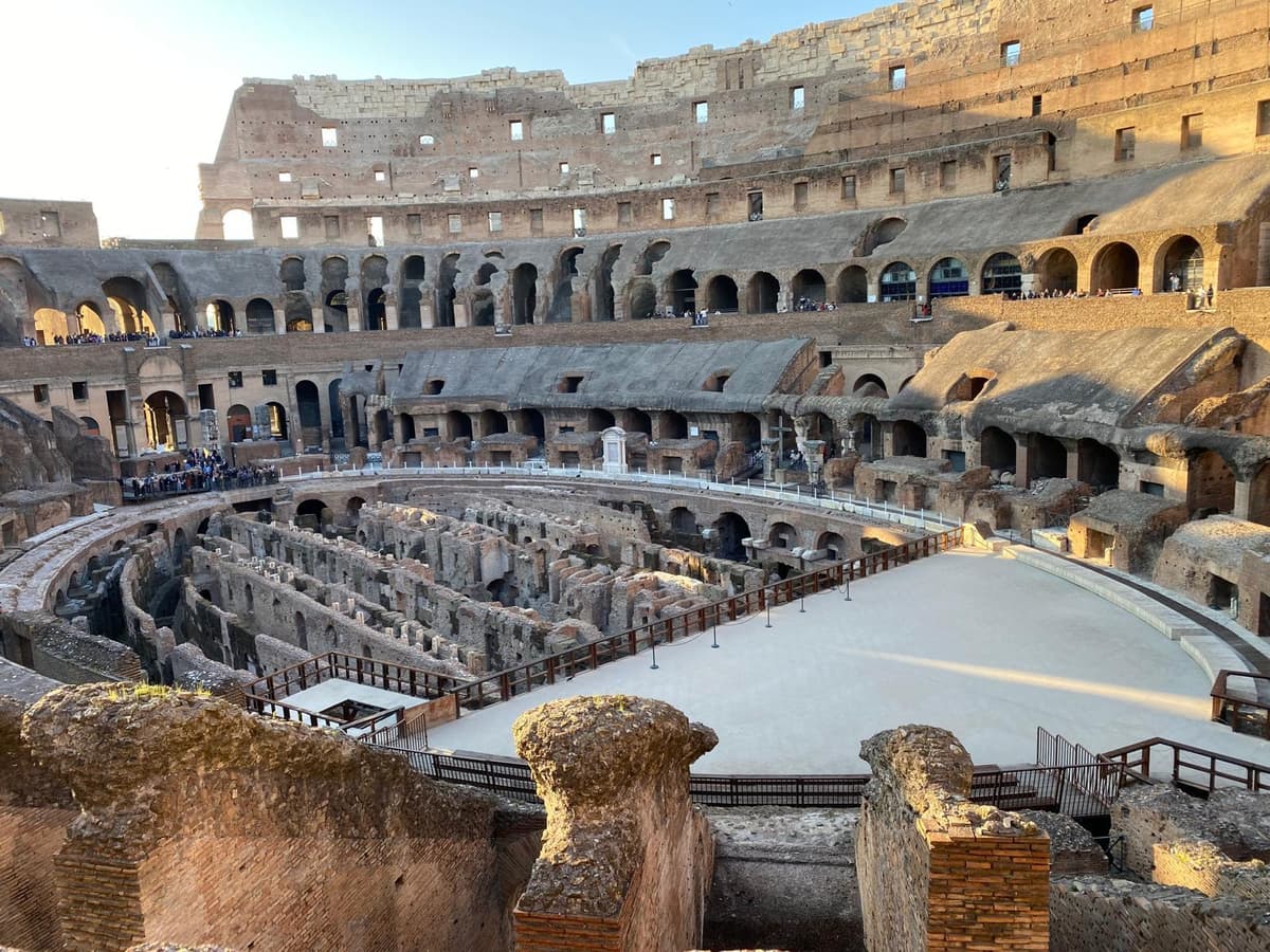 Roma: tour con audio por el Coliseo y el Foro con autobús turístico con paradas libres