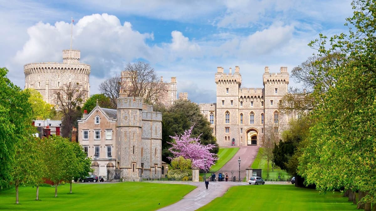 London: Windsor Castle, Stonehenge & Bath Full-Day Tour
