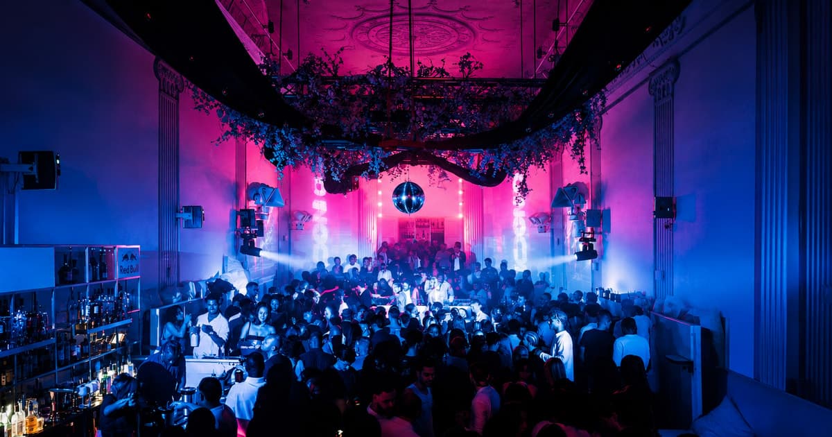 Ámsterdam: ticket de entrada a una discoteca icónica + bebidas ilimitadas