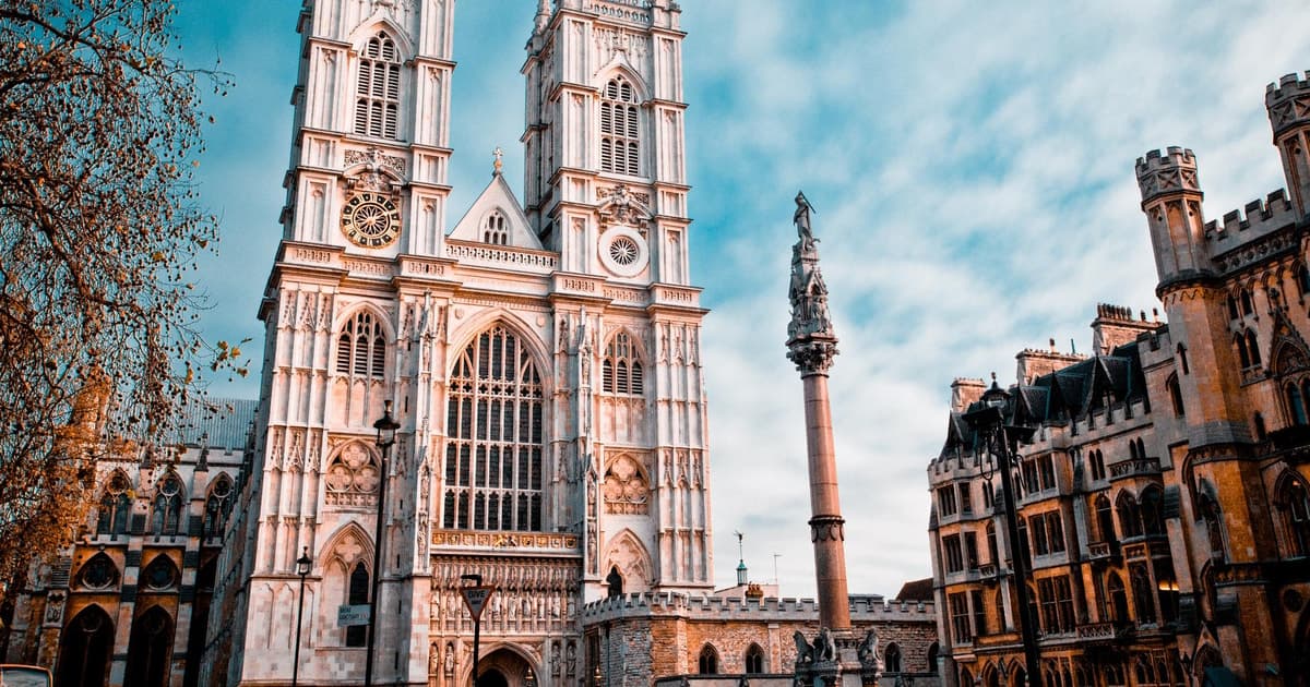 VIP Westminster Abbey & Upper Gallery and Buckingham Palace