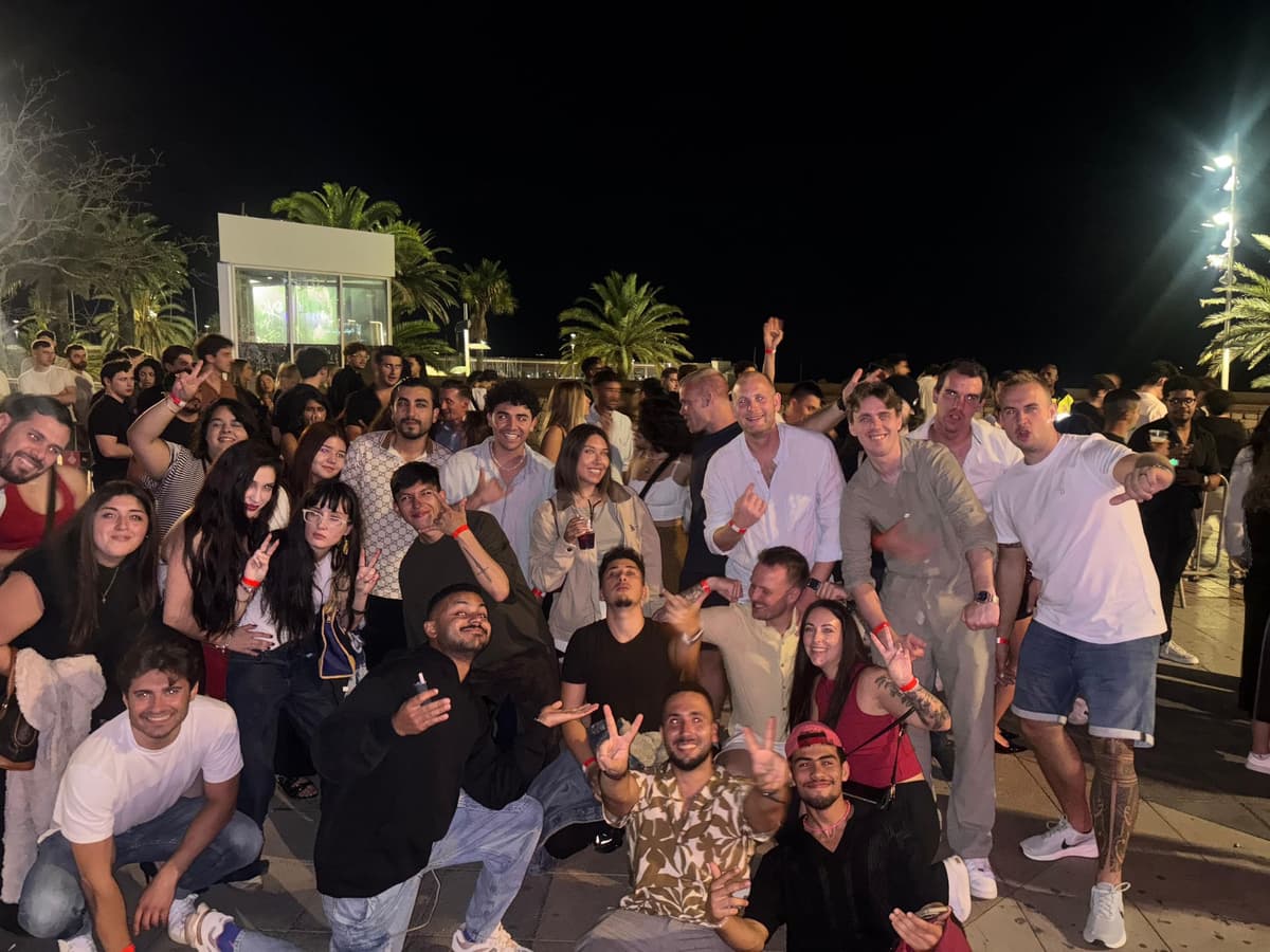 Barcelona: fiesta al atardecer en la azotea de la Playa Sunset + entrada VIP a la mejor discoteca